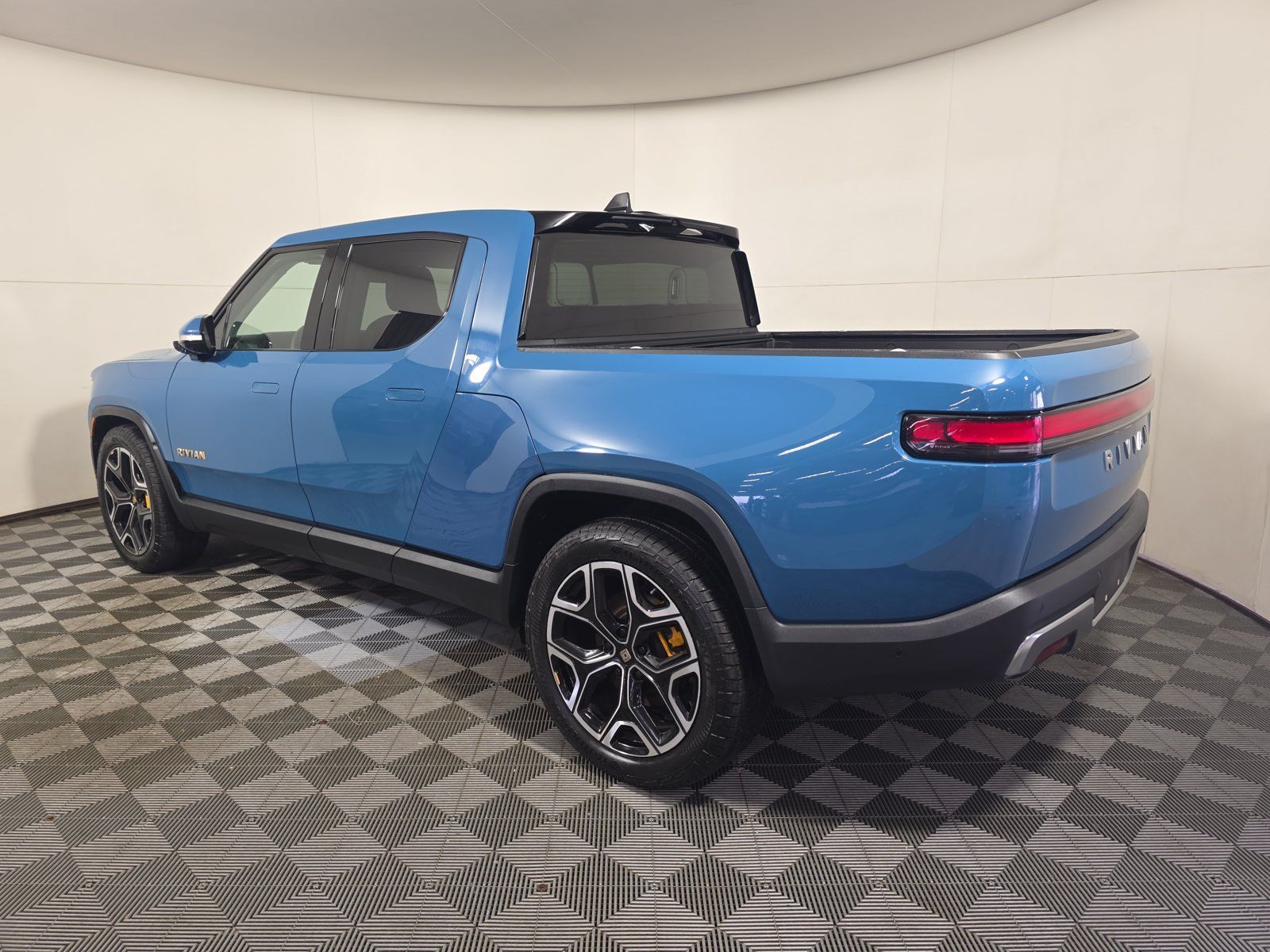 Used 2023 Rivian R1T Adventure Quad AWD/4WD image 3