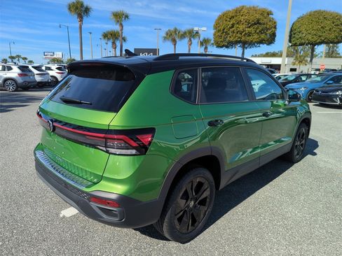 New 2026 Volkswagen Taos SE image 6