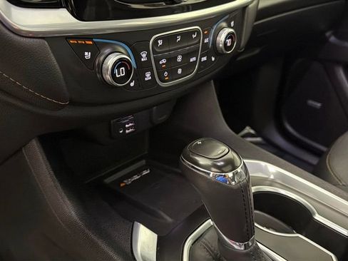 Used 2020 Chevrolet Traverse Premier FWD image 21