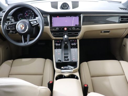 Used 2025 Porsche Macan image 19