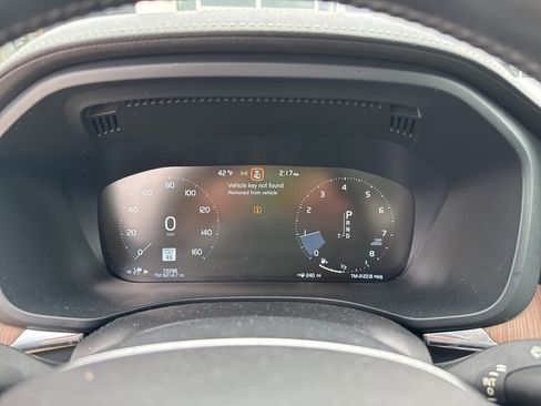 Used 2019 Volvo XC60 T5 Inscription w/ Protection Package Premier image 4