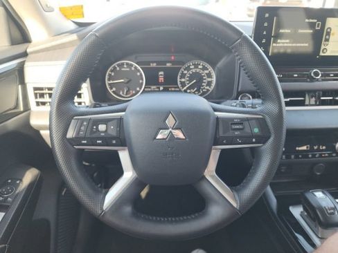 Used 2025 Mitsubishi Outlander SE AWD/4WD image 33