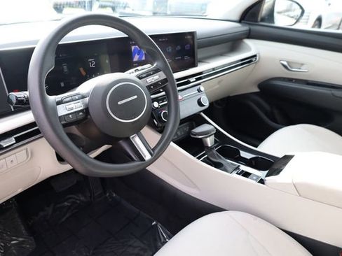 Used 2025 Hyundai Tucson SEL FWD image 9