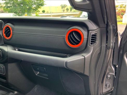 Used 2021 Jeep Wrangler Unlimited Sahara image 15