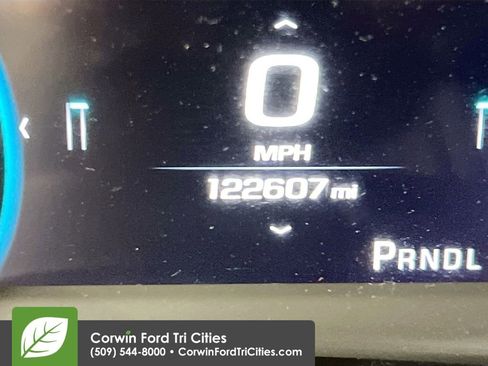 Used 2017 Chevrolet Suburban LT image 2