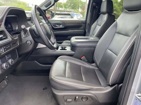 Used 2024 Chevrolet Suburban Premier RWD image 16