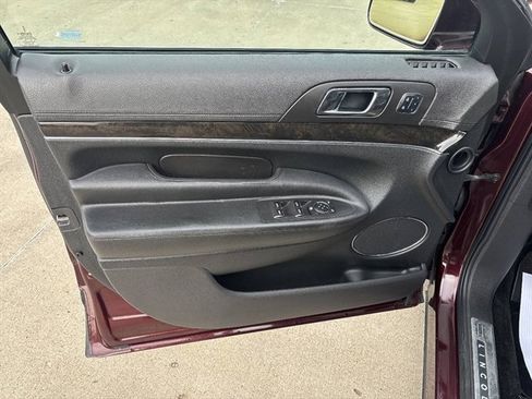 Used 2017 Lincoln MKT AWD w/ Technology Package image 3