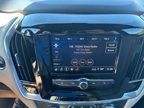 Used 2022 Chevrolet Traverse LS image 14