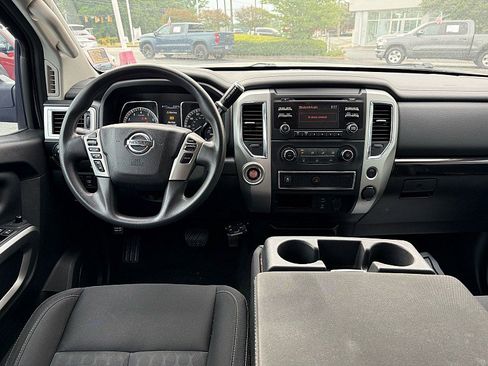 Used 2018 Nissan Titan SV RWD image 11