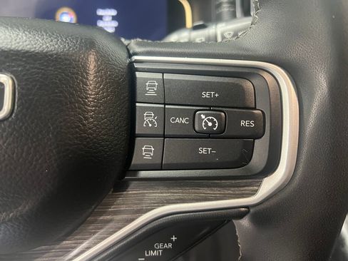 Used 2022 Jeep Wagoneer Series III w/ Flexible Seating Group image 15