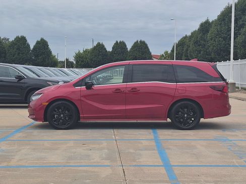 Used 2024 Honda Odyssey Sport image 9