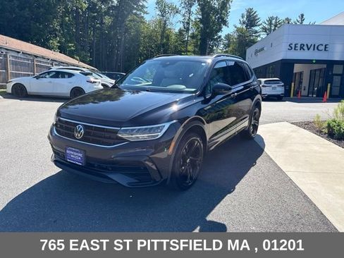 Used 2023 Volkswagen Tiguan SE R-Line AWD/4WD image 3