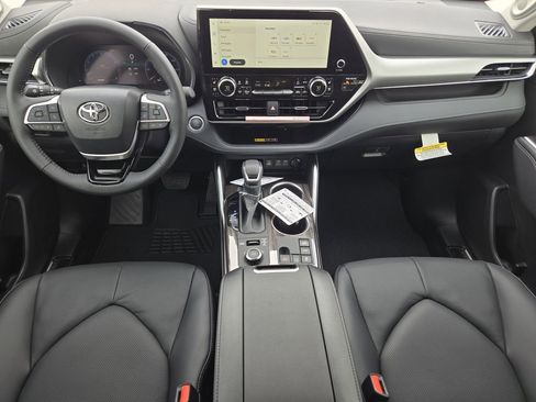 New 2026 Toyota Highlander Platinum AWD/4WD image 21