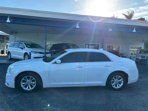 Used 2015 Chrysler 300 Limited w/ 300 Premium Group image 2