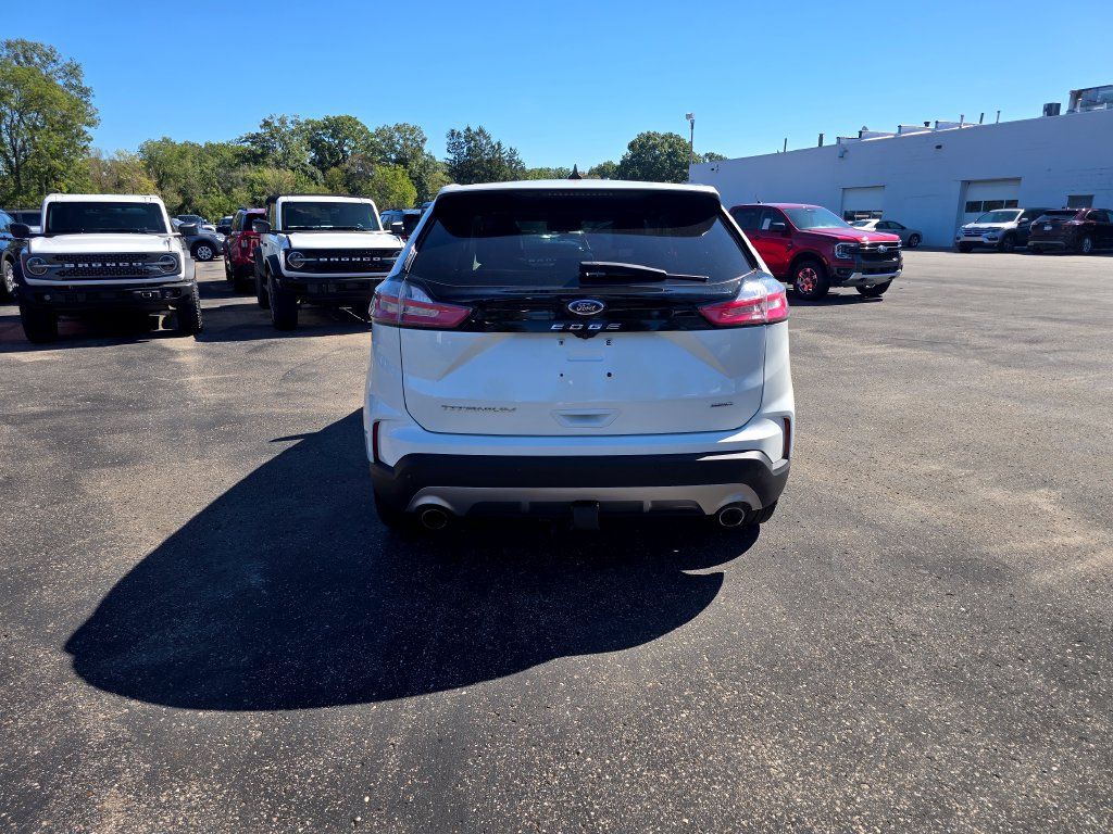 Used 2023 Ford Edge Titanium w/ Class II Trailer Tow Package AWD/4WD image 4