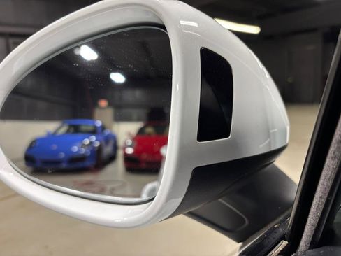 Used 2018 Porsche Macan Turbo image 10