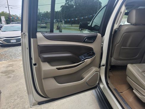 Used 2015 Chevrolet Suburban LT image 10