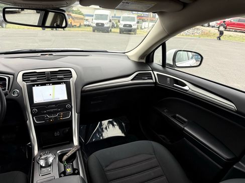 Used 2019 Ford Fusion SE FWD image 22