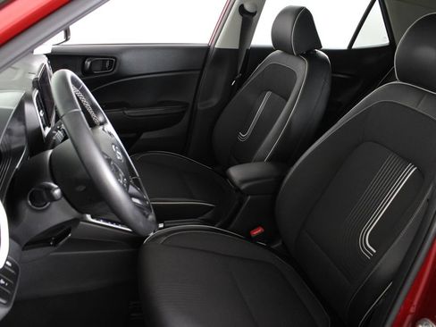 Certified 2024 Hyundai Venue Limited FWD image 20