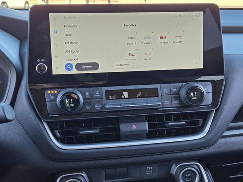 Used 2025 Toyota Grand Highlander AWD image 24