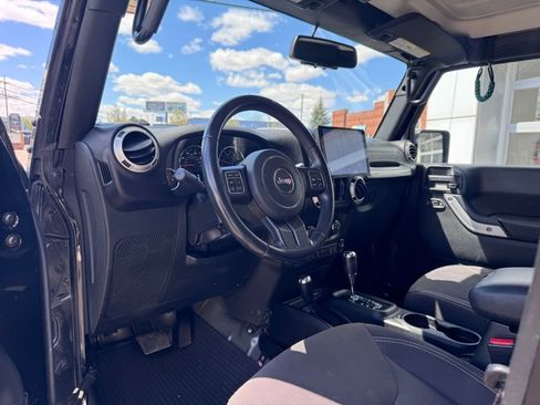 Used 2017 Jeep Wrangler Unlimited Sahara w/ Connectivity Group image 11