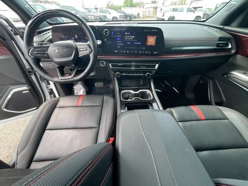 Used 2025 Chevrolet Traverse RS w/ LPO, Floor Liner Package AWD/4WD image 3