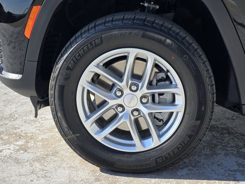 New 2025 Jeep Grand Cherokee L Laredo w/ Trailer Tow Package image 10