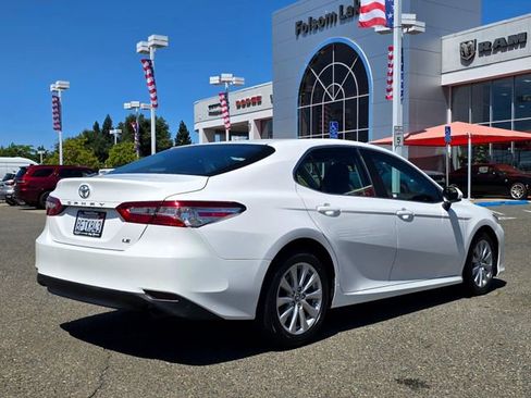Used 2018 Toyota Camry LE FWD image 4