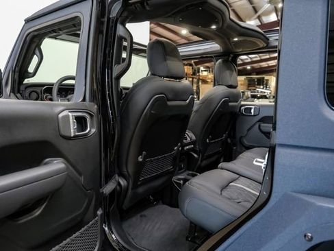 Used 2024 Jeep Wrangler Unlimited Rubicon w/ Technology Group image 96