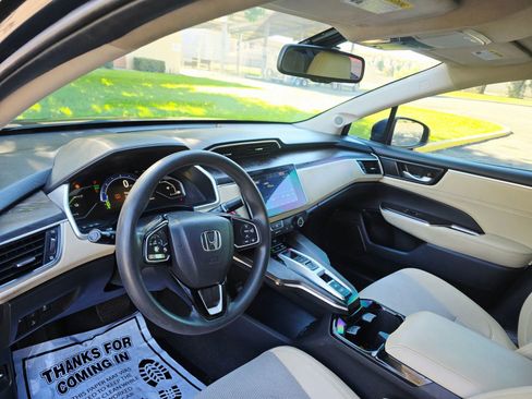 Used 2018 Honda Clarity Plug-In Hybrid image 16