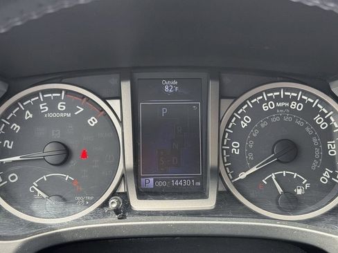 Used 2017 Toyota Tacoma SR5 w/ Tow Package AWD/4WD image 16