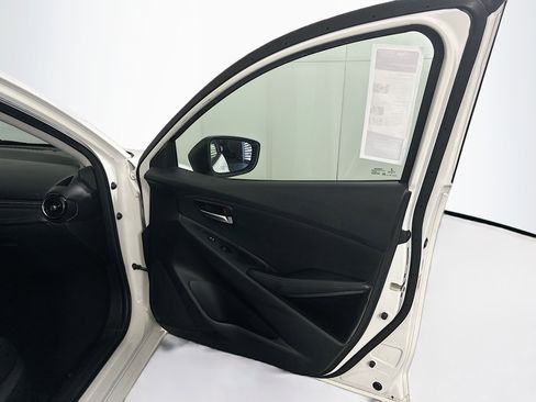 Used 2018 Toyota Yaris iA FWD image 31