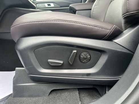 New 2026 Ford Explorer Platinum w/ LUX Leather Package image 16