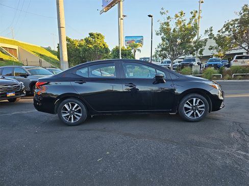 Used 2021 Nissan Versa SV image 8