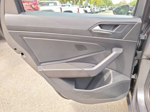 Used 2024 Volkswagen Jetta SE w/ Panoramic Sunroof Package FWD image 9
