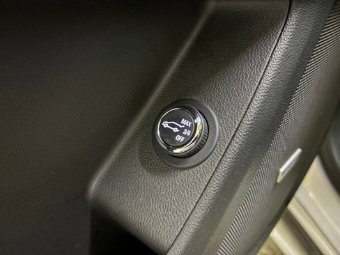 Used 2023 Chevrolet Traverse High Country AWD/4WD image 36