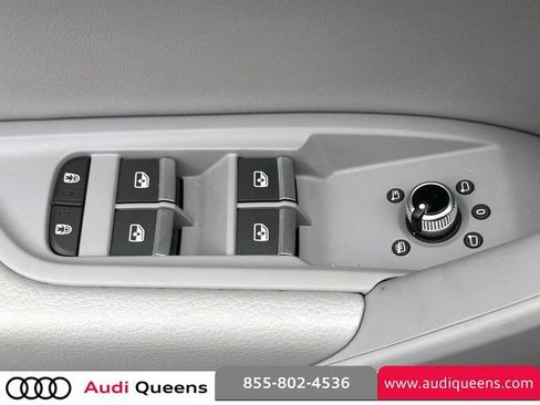 Used 2023 Audi Q5 2.0T Premium w/ Convenience Package AWD/4WD image 18