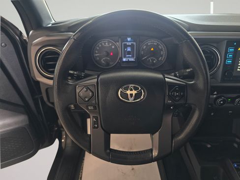 Used 2017 Toyota Tacoma TRD Sport w/ Tow Package (A/T) AWD/4WD image 14