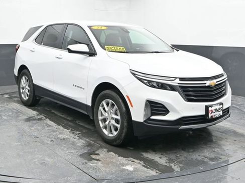 Used 2024 Chevrolet Equinox LT image 2