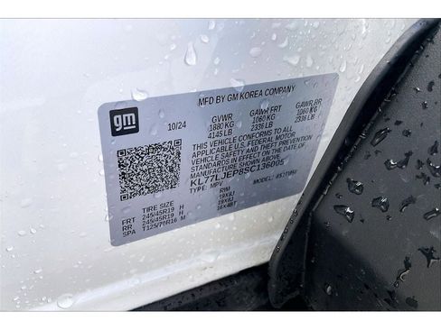 Used 2025 Chevrolet Trax RS w/ Sunroof Package image 35