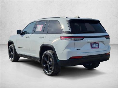 Used 2023 Jeep Grand Cherokee Altitude AWD/4WD image 7