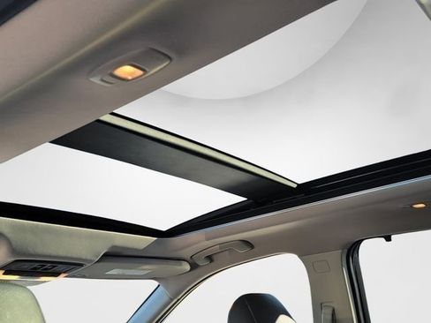 Used 2021 Nissan Rogue SL w/ Premium Package image 32