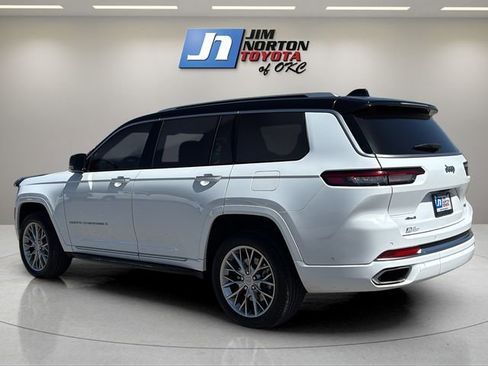 Used 2023 Jeep Grand Cherokee L Summit w/ Luxury Tech Group V AWD/4WD image 7