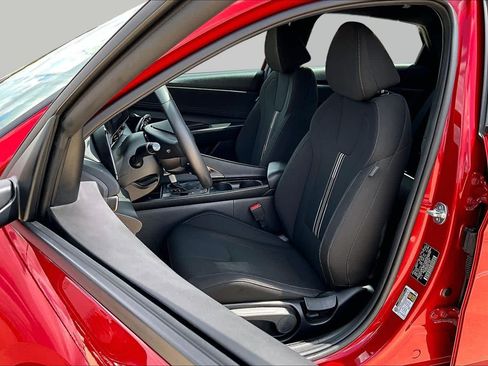 Used 2025 Hyundai Elantra SEL FWD image 8