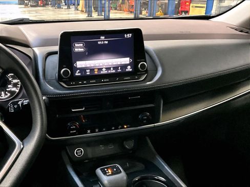 Used 2023 Nissan Rogue SV image 17