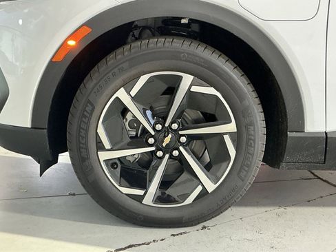 New 2026 Chevrolet Equinox EV LT image 20