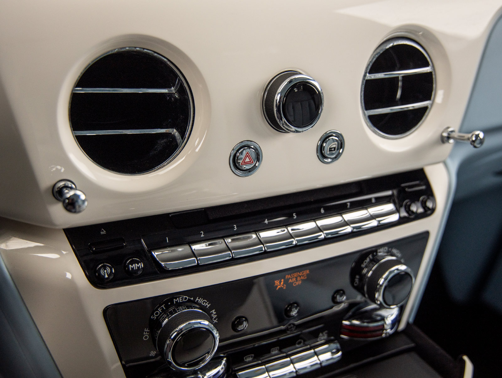 Used 2023 Rolls-Royce Phantom Extended Wheelbase w/ Leather Finishing Pack RWD image 45