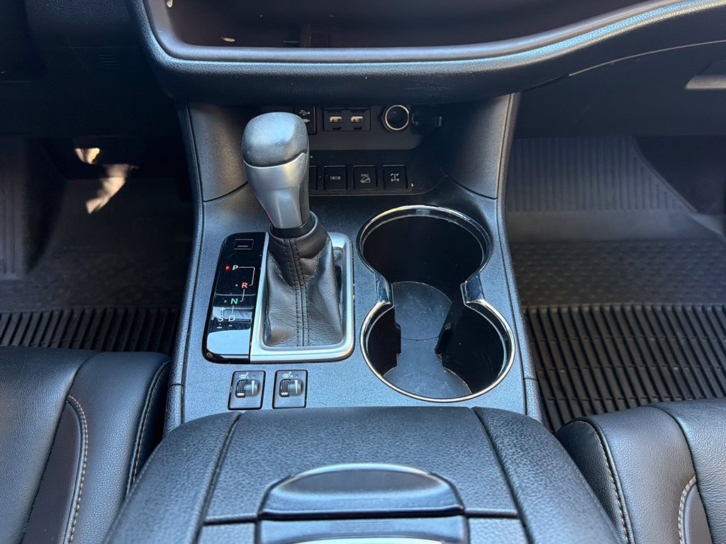 Used 2019 Toyota Highlander XLE AWD/4WD image 12