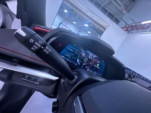 Used 2024 Chevrolet Corvette Stingray Preferred Conv w/ 2LT image 18