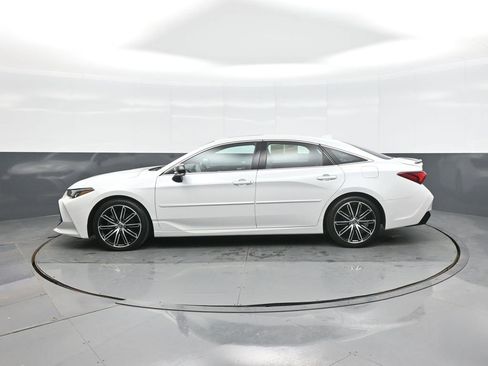Used 2019 Toyota Avalon XSE image 4